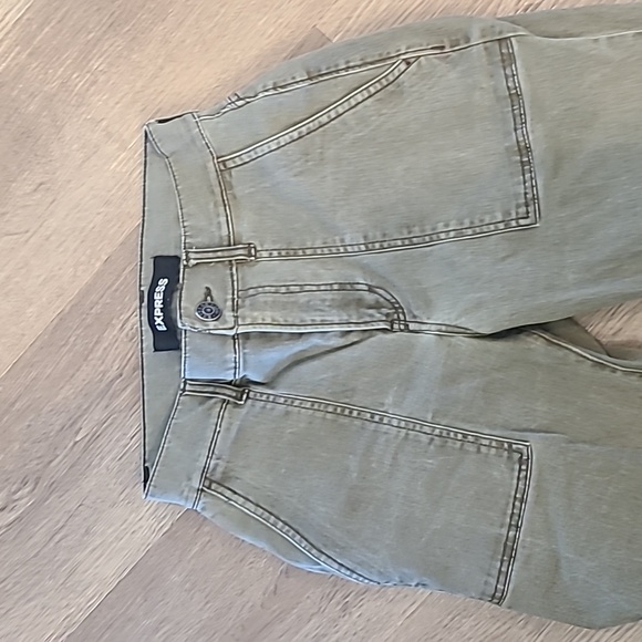 Express Light Khaki Green Cropped Straight High Rise Pants - Picture 4 of 9